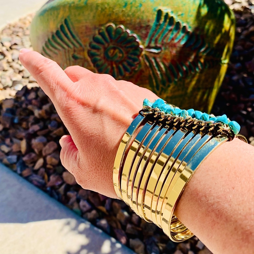 MultiBangle Gold Bracelet w. Turquoise Detail